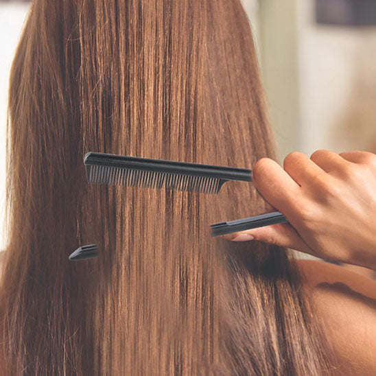 brossage avec peigne a cheveux demelant