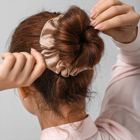 chignon cree avec elastique cheveux satin