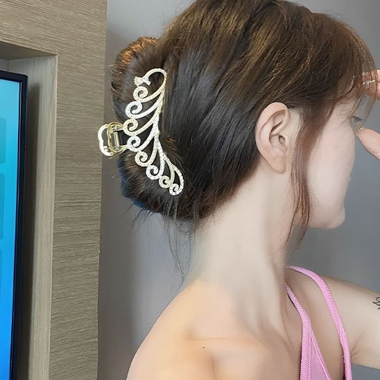 chignon pince a cheveux elegance dorée