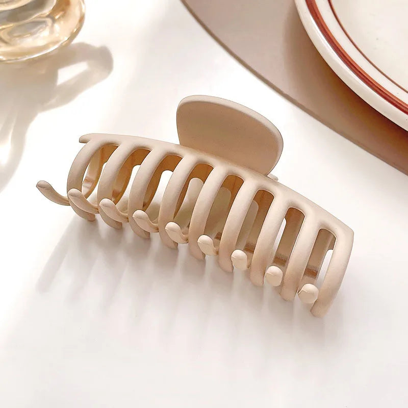 grande et longue pince cheveux beige