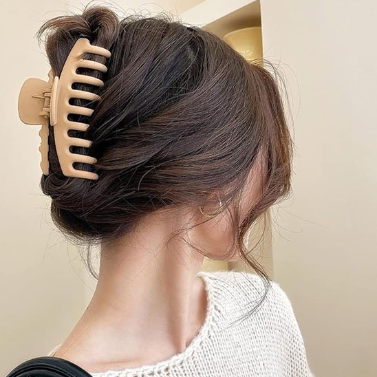 grande pince cheveux beige